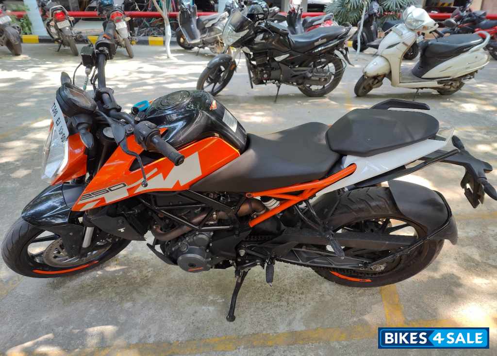 Orange KTM Duke 250