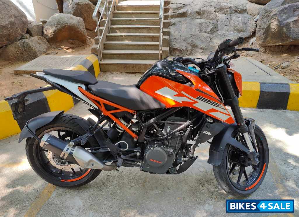 Orange KTM Duke 250