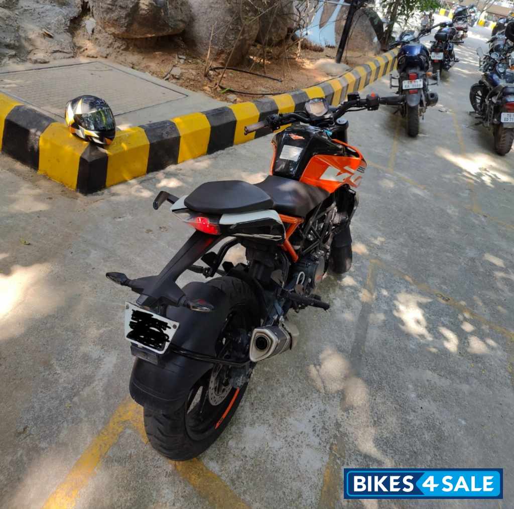 Orange KTM Duke 250