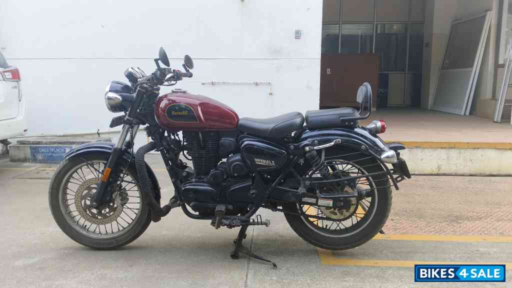 Red Benelli Imperiale 400 BS6