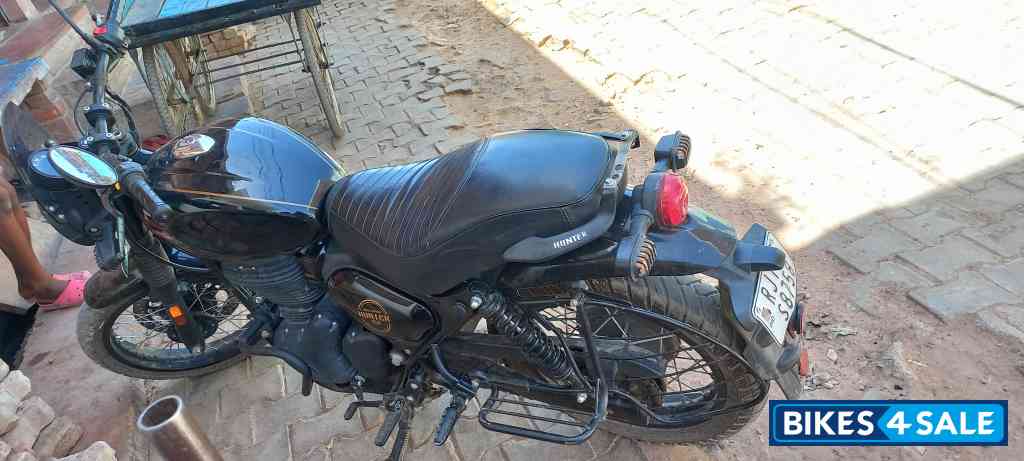 Black Royal Enfield Hunter 350 Metro