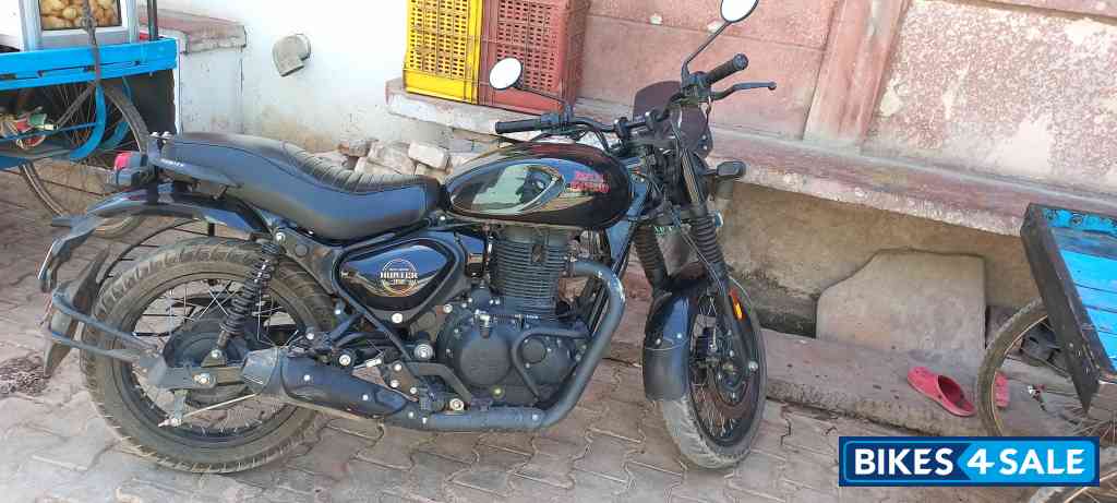 Black Royal Enfield Hunter 350 Metro