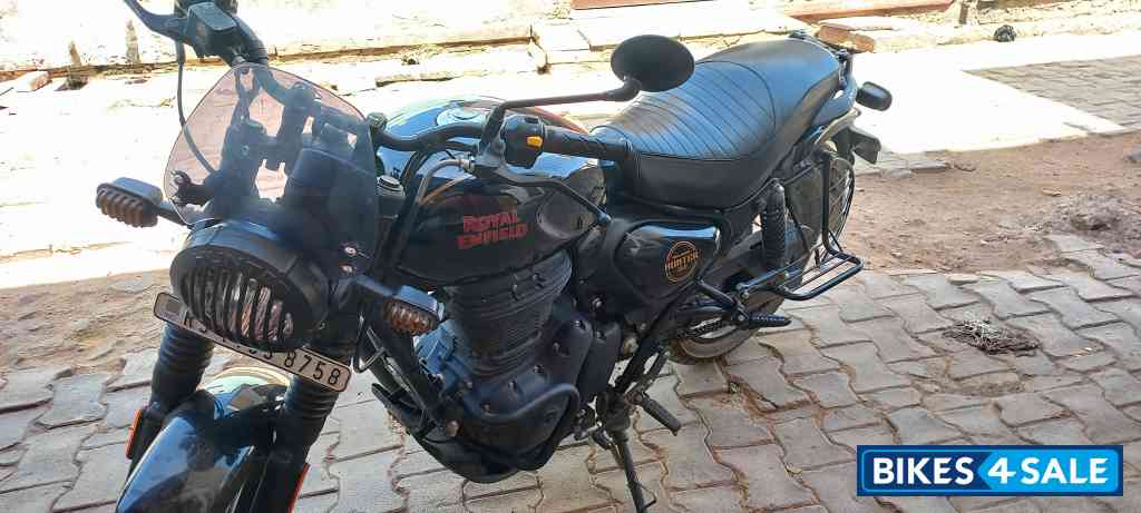 Black Royal Enfield Hunter 350 Metro
