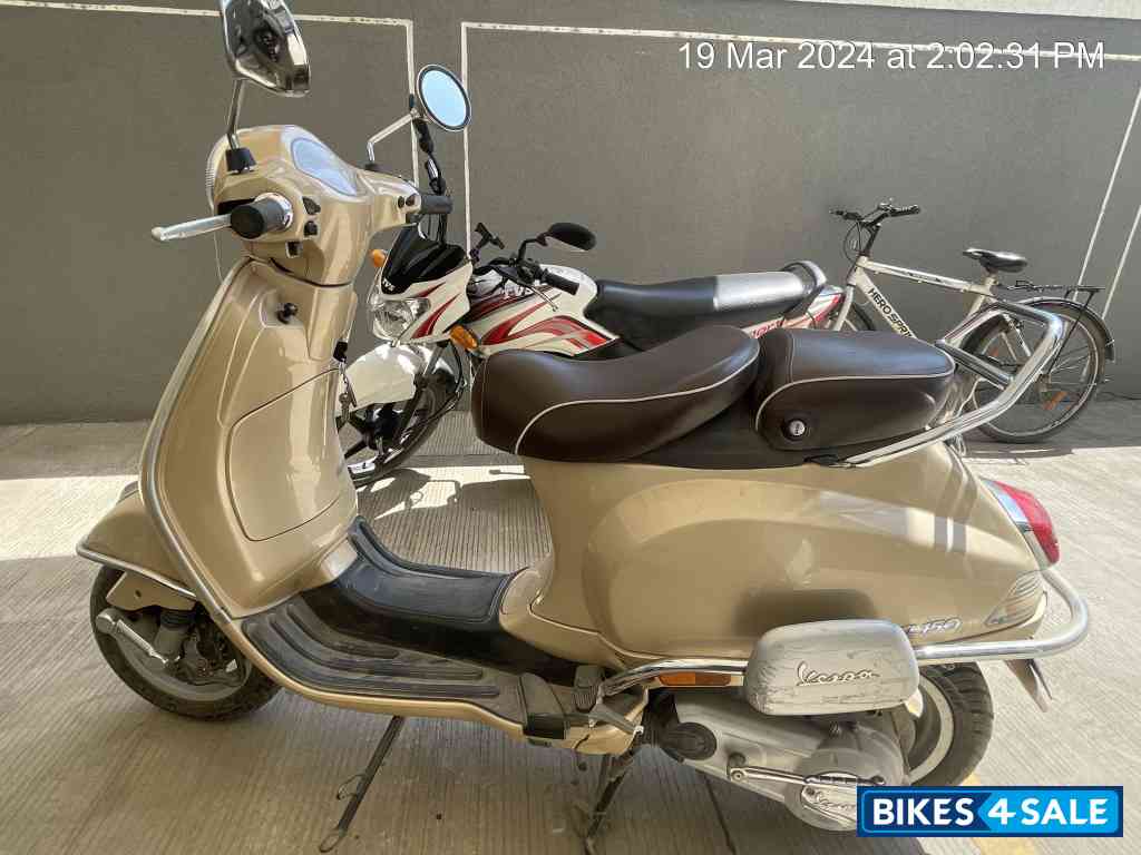 Beige Vespa Elegante 150