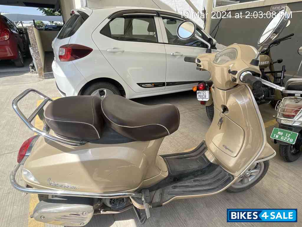 Beige Vespa Elegante 150