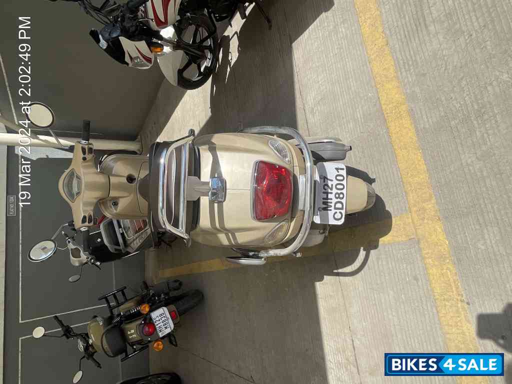 Beige Vespa Elegante 150