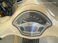 Beige Vespa Elegante 150