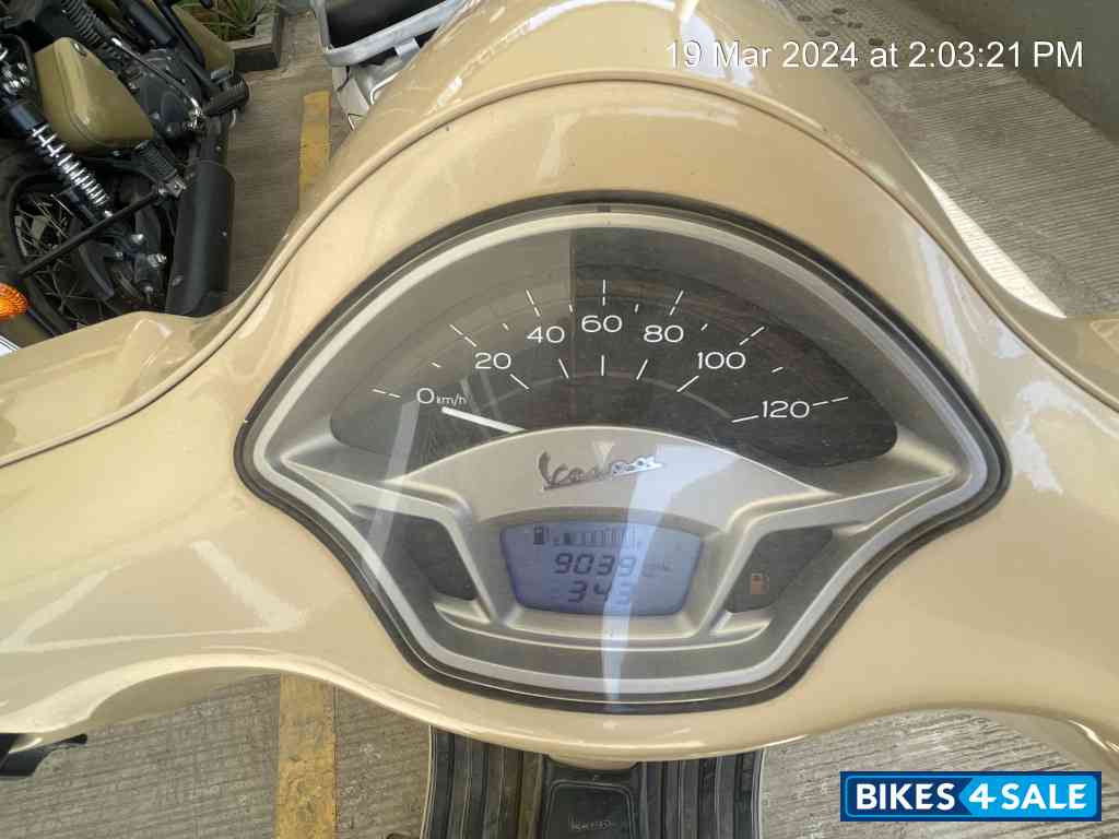 Beige Vespa Elegante 150