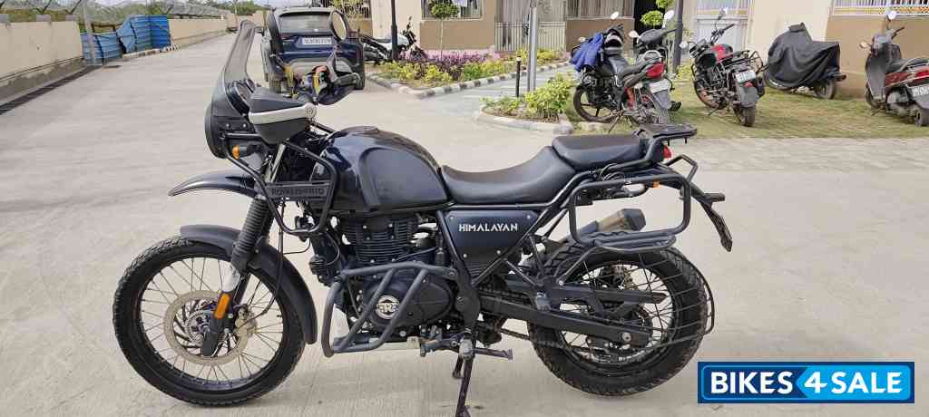Granite Black Royal Enfield Himalayan BS VI