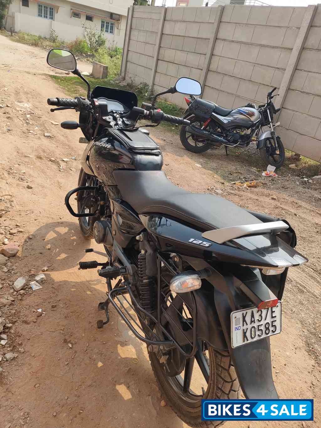 Black And Silver Bajaj Pulsar 125