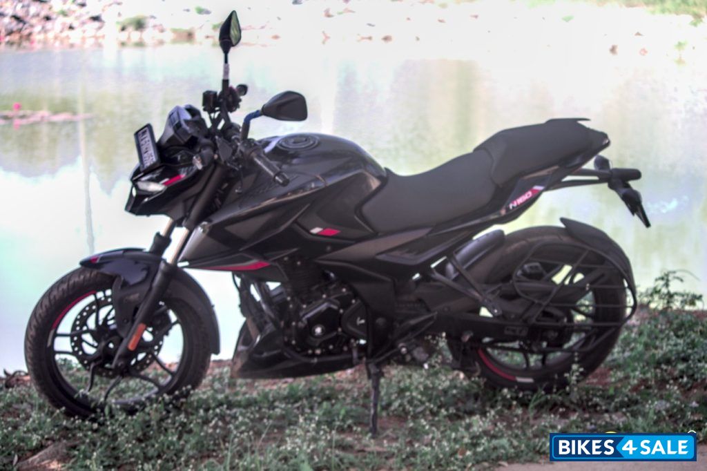 Black Bajaj Pulsar N160