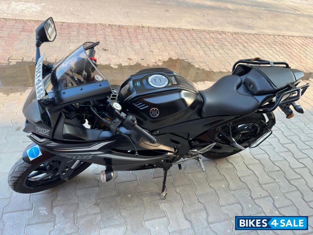 Dark Knight Yamaha R15 V4