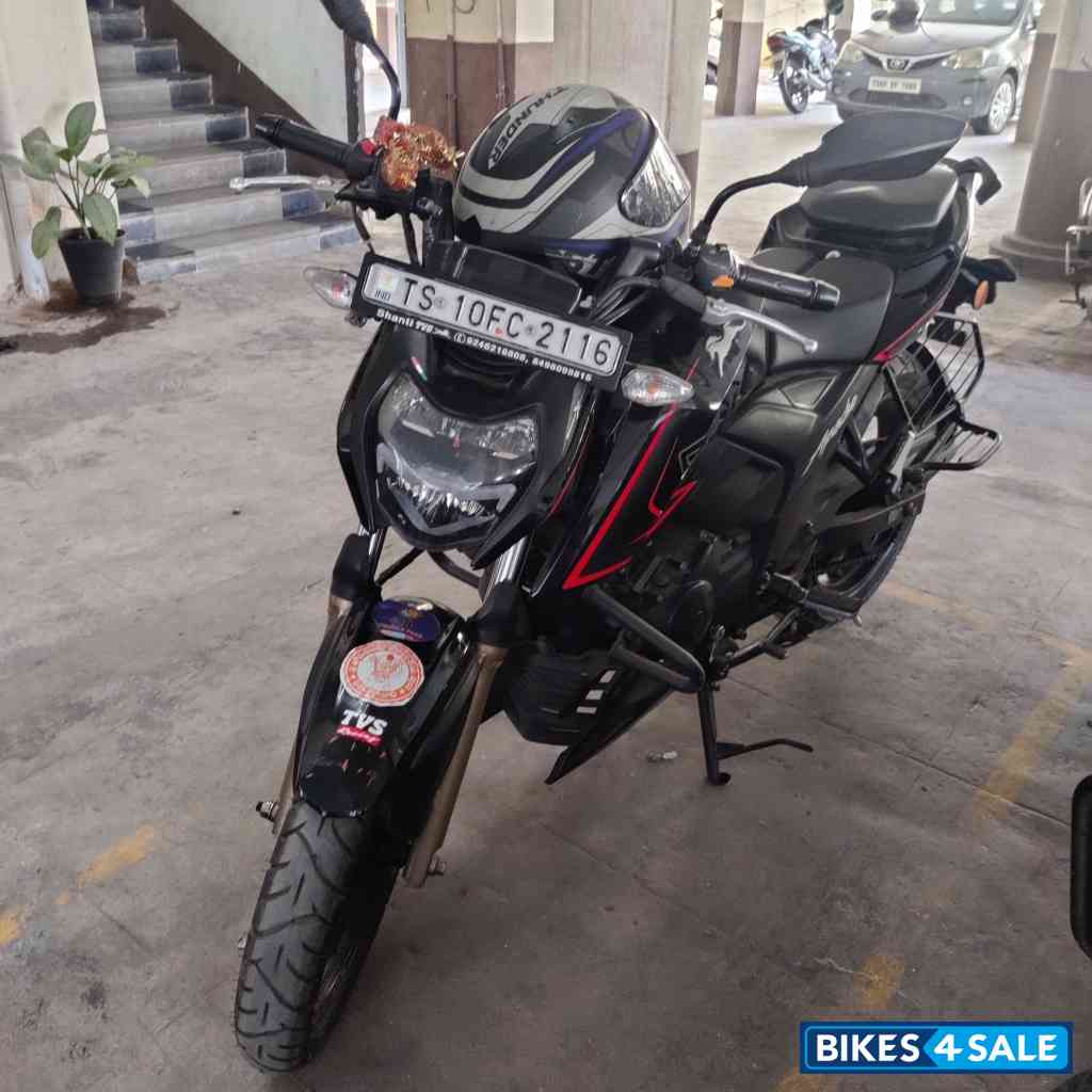 Black TVS Apache RTR 200 4V 2022