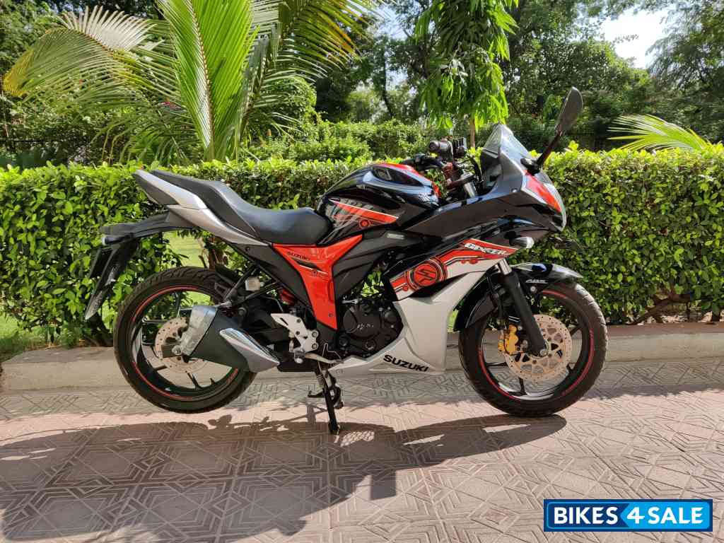 Black And Red Suzuki Gixxer SF SP