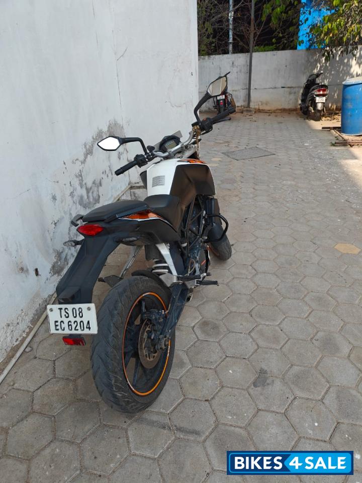 White KTM Duke 200