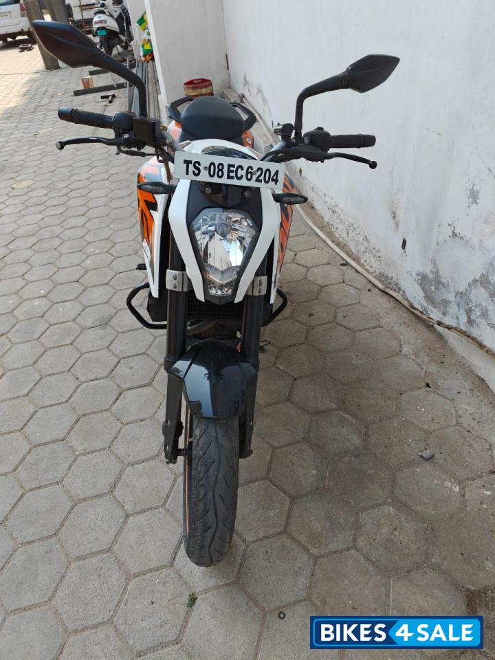 White KTM Duke 200