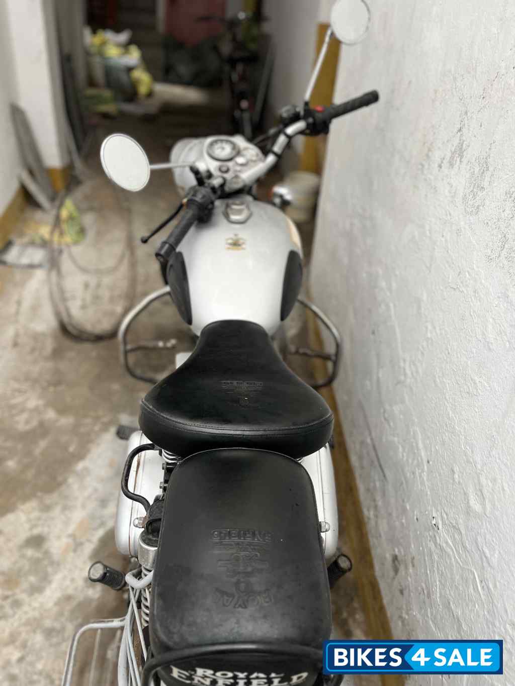 Silver Royal Enfield Classic 350 Silver Royal Enfield Classic 350