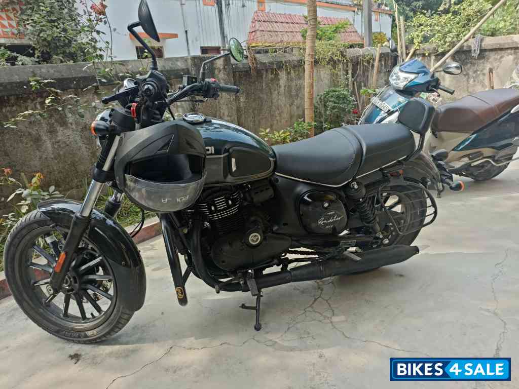 Yezdi Roadster Dual Tone