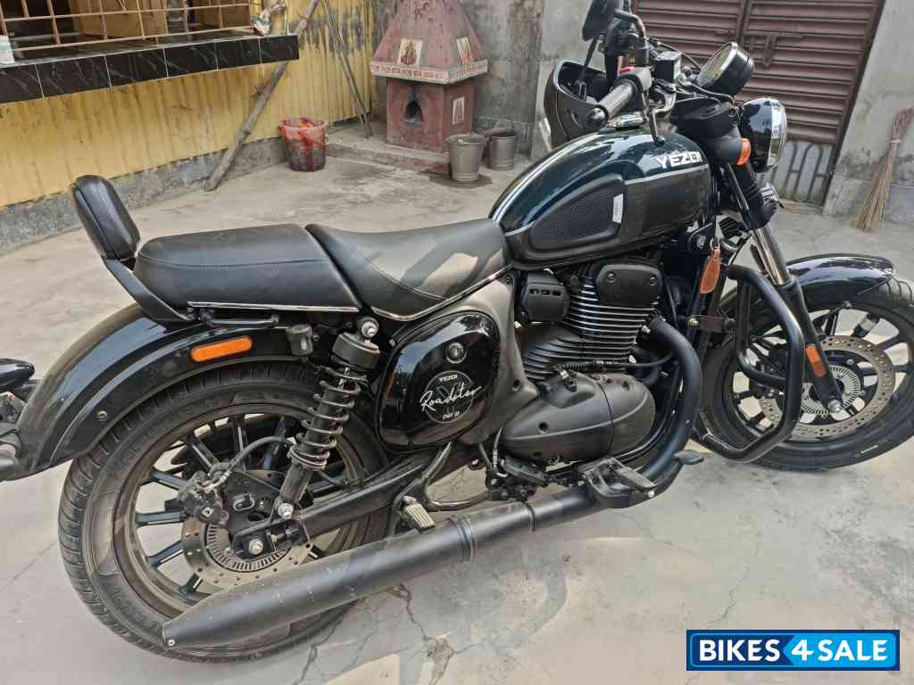 Yezdi Roadster Dual Tone