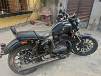 Yezdi Roadster Dual Tone