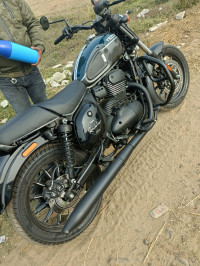 Yezdi Roadster Dual Tone