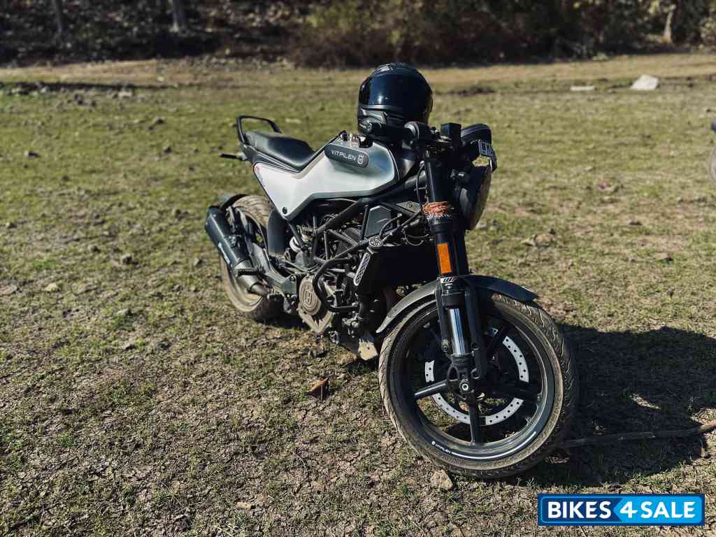 Silver Husqvarna Vitpilen 250