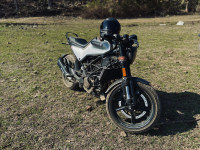 Silver Husqvarna Vitpilen 250