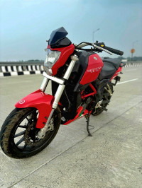 Red Benelli TNT 25