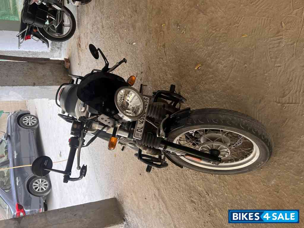 White Royal Enfield Continental GT 650 Twin