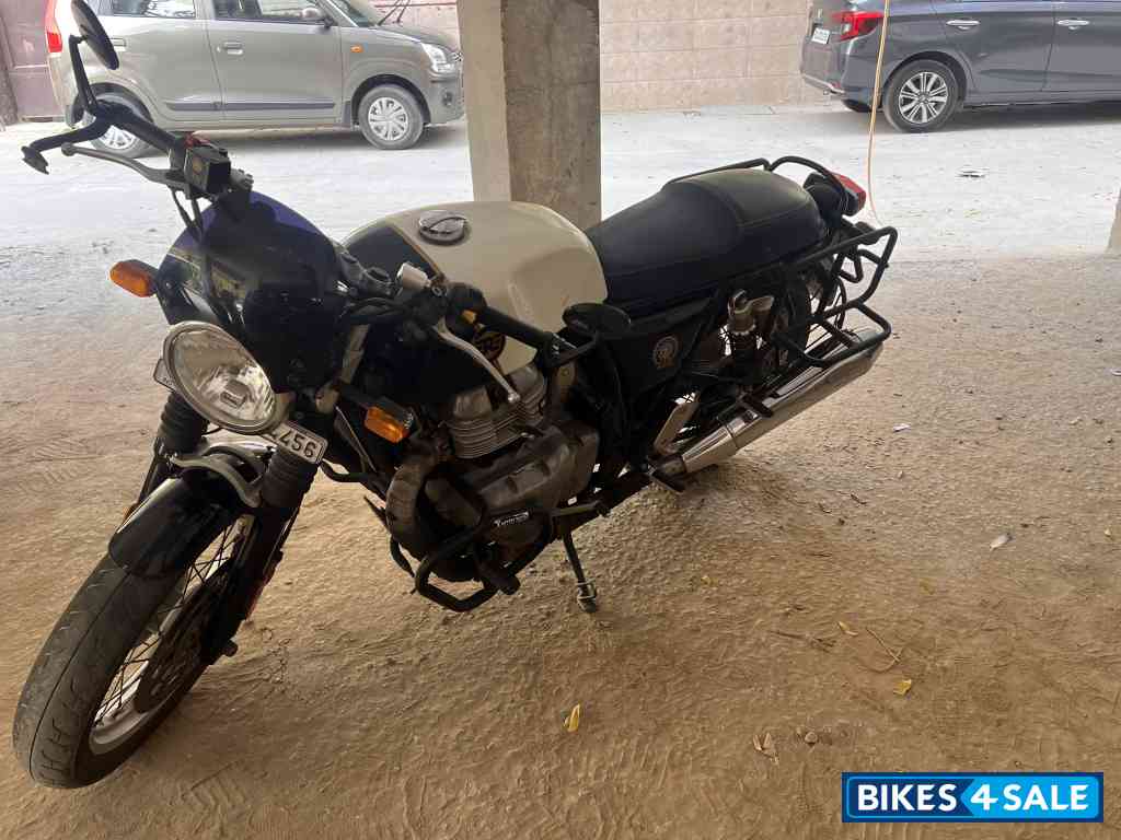 White Royal Enfield Continental GT 650 Twin