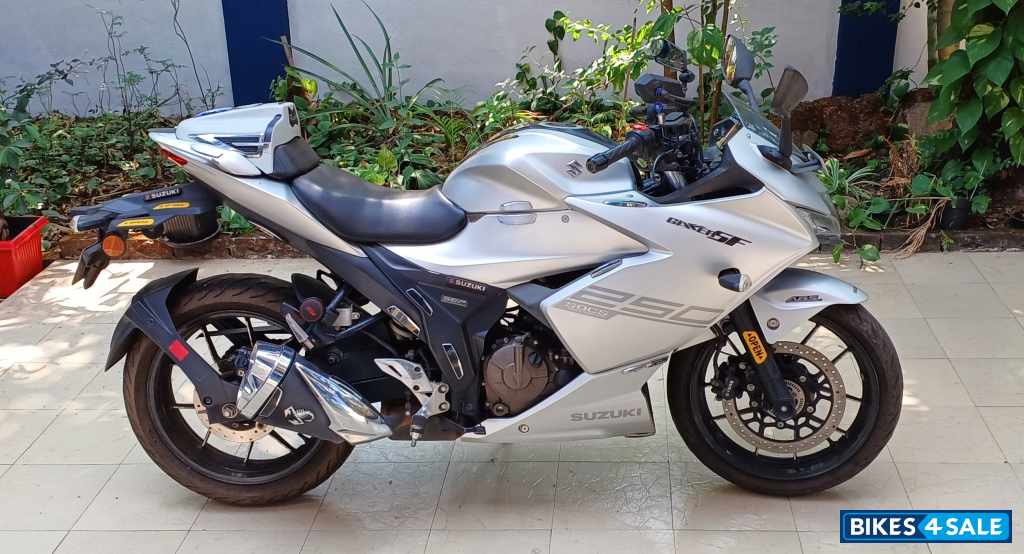 Matt Silver Suzuki Gixxer SF 250