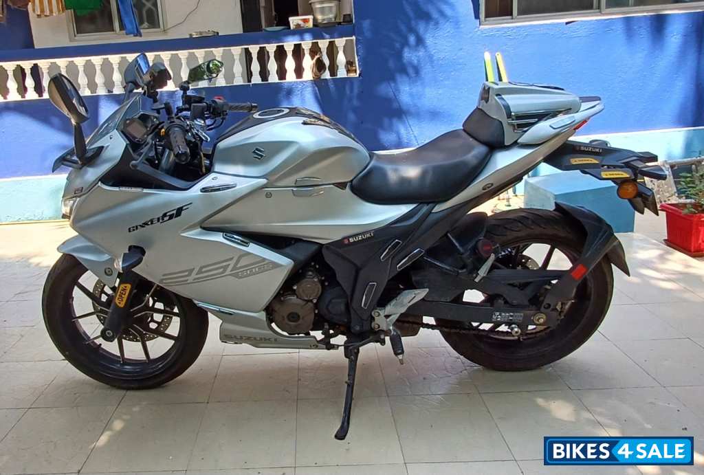 Matt Silver Suzuki Gixxer SF 250