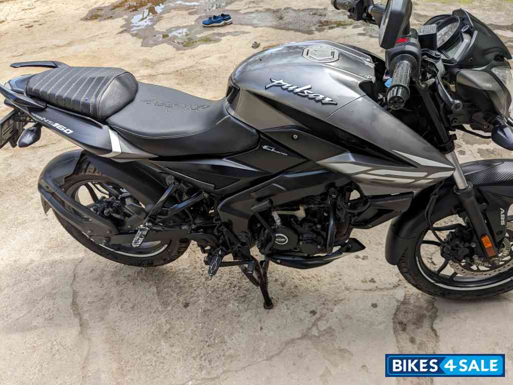 Black And Silver Bajaj Pulsar NS 160 BS6