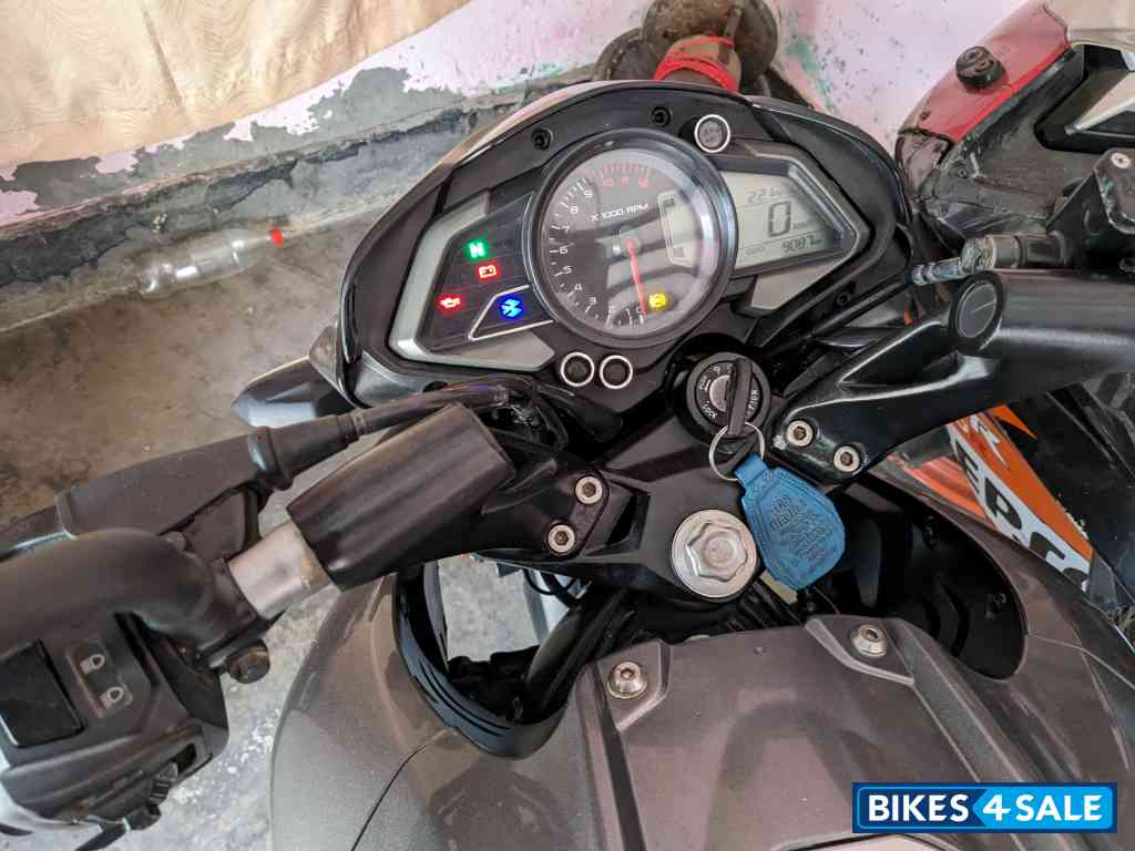 Black And Silver Bajaj Pulsar NS 160 BS6