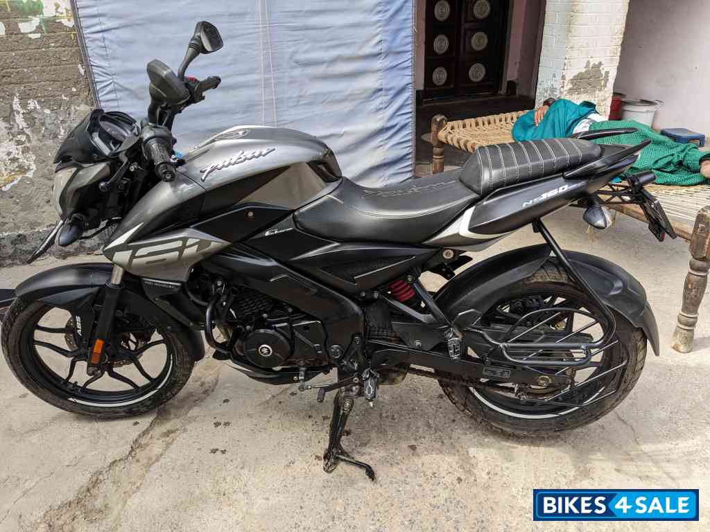Black And Silver Bajaj Pulsar NS 160 BS6