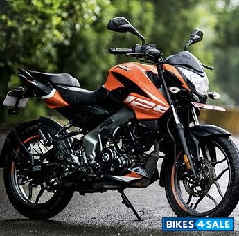 Orange Bajaj Pulsar NS125 2022
