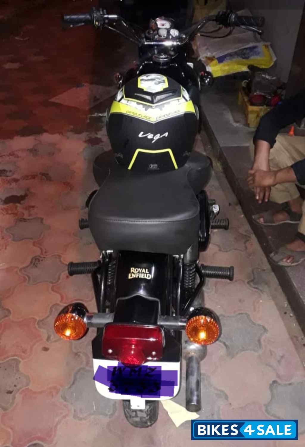 Black Royal Enfield Bullet Standard 350