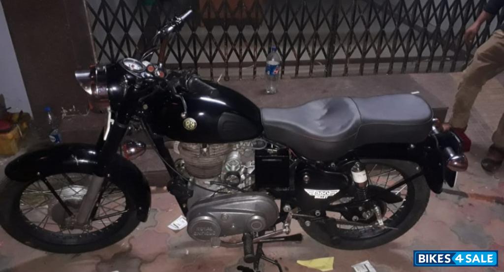 Black Royal Enfield Bullet Standard 350