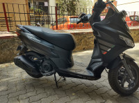 Black Aprilia SXR 160