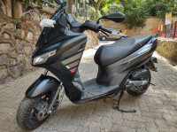 Black Aprilia SXR 160