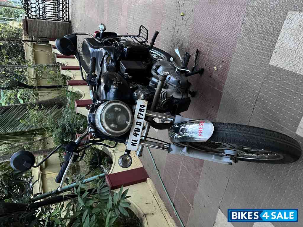 Black Royal Enfield Bullet Electra Twinspark