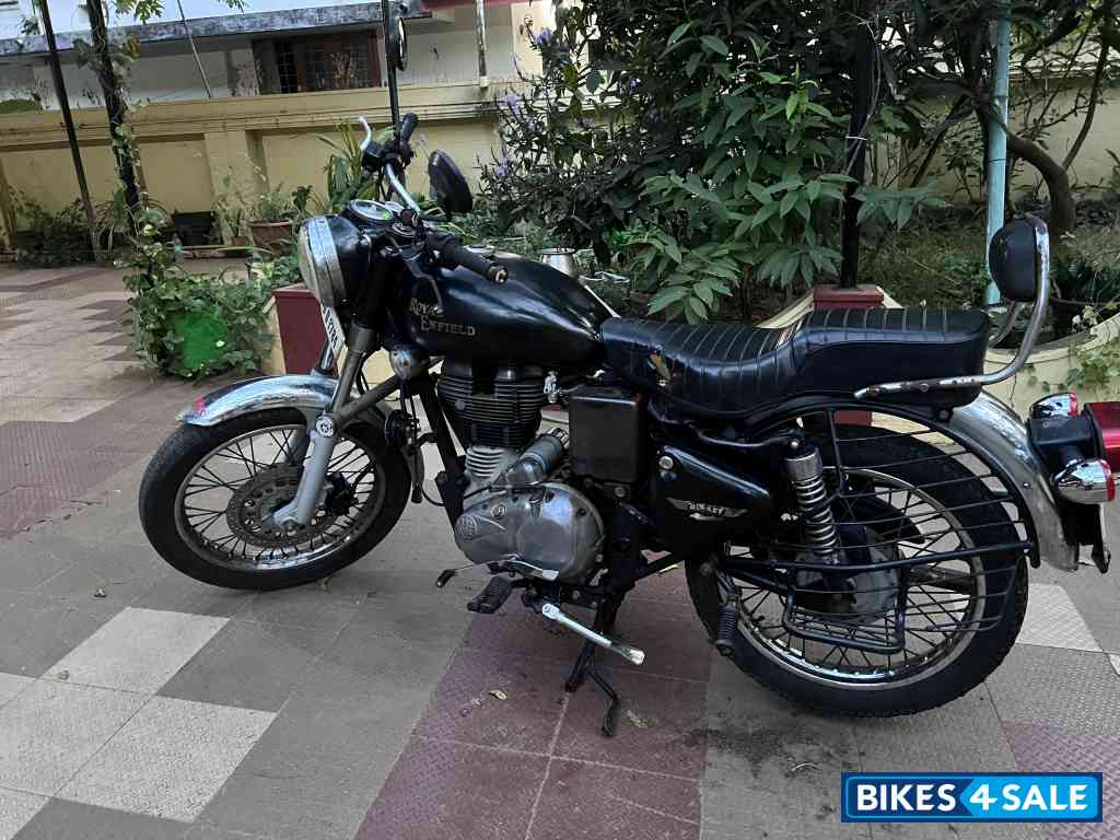 Black Royal Enfield Bullet Electra Twinspark