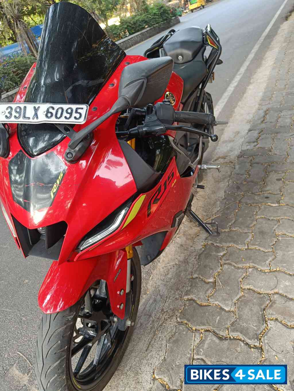 Yamaha R15 V4