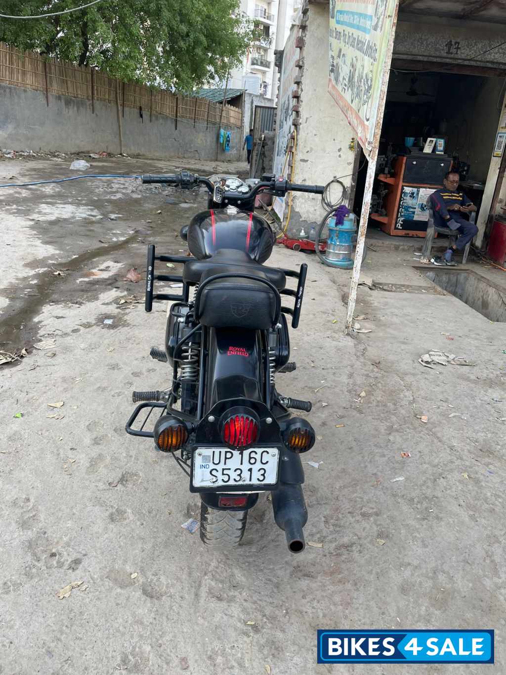 Royal Enfield Classic Stealth Black