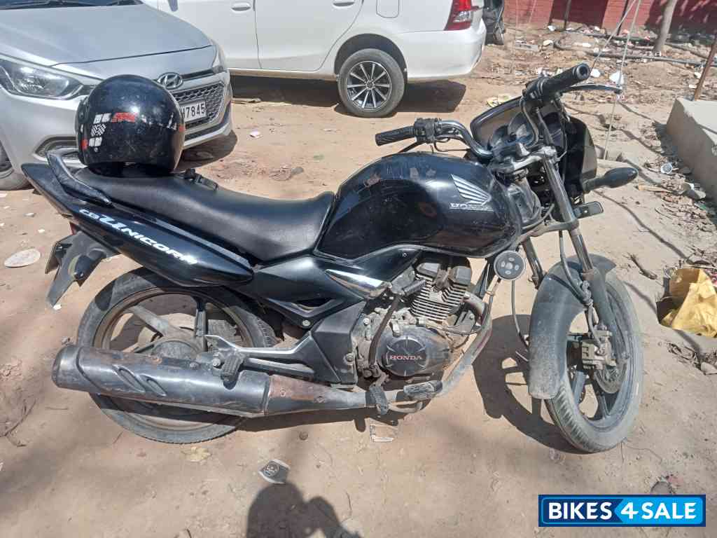 Black Honda CB Unicorn