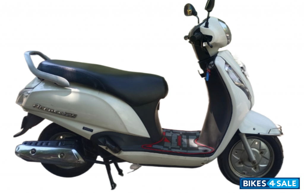 White Suzuki Access 125
