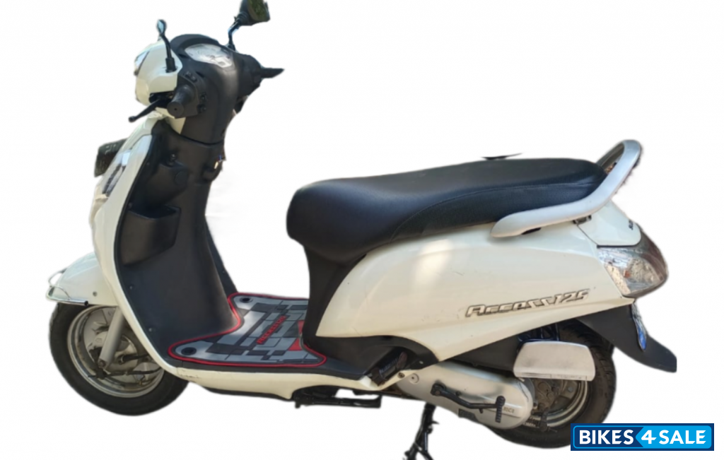 White Suzuki Access 125