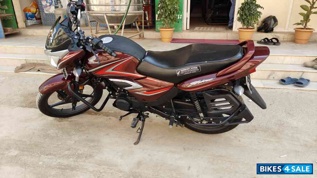 Red Honda Shine 125 Disc