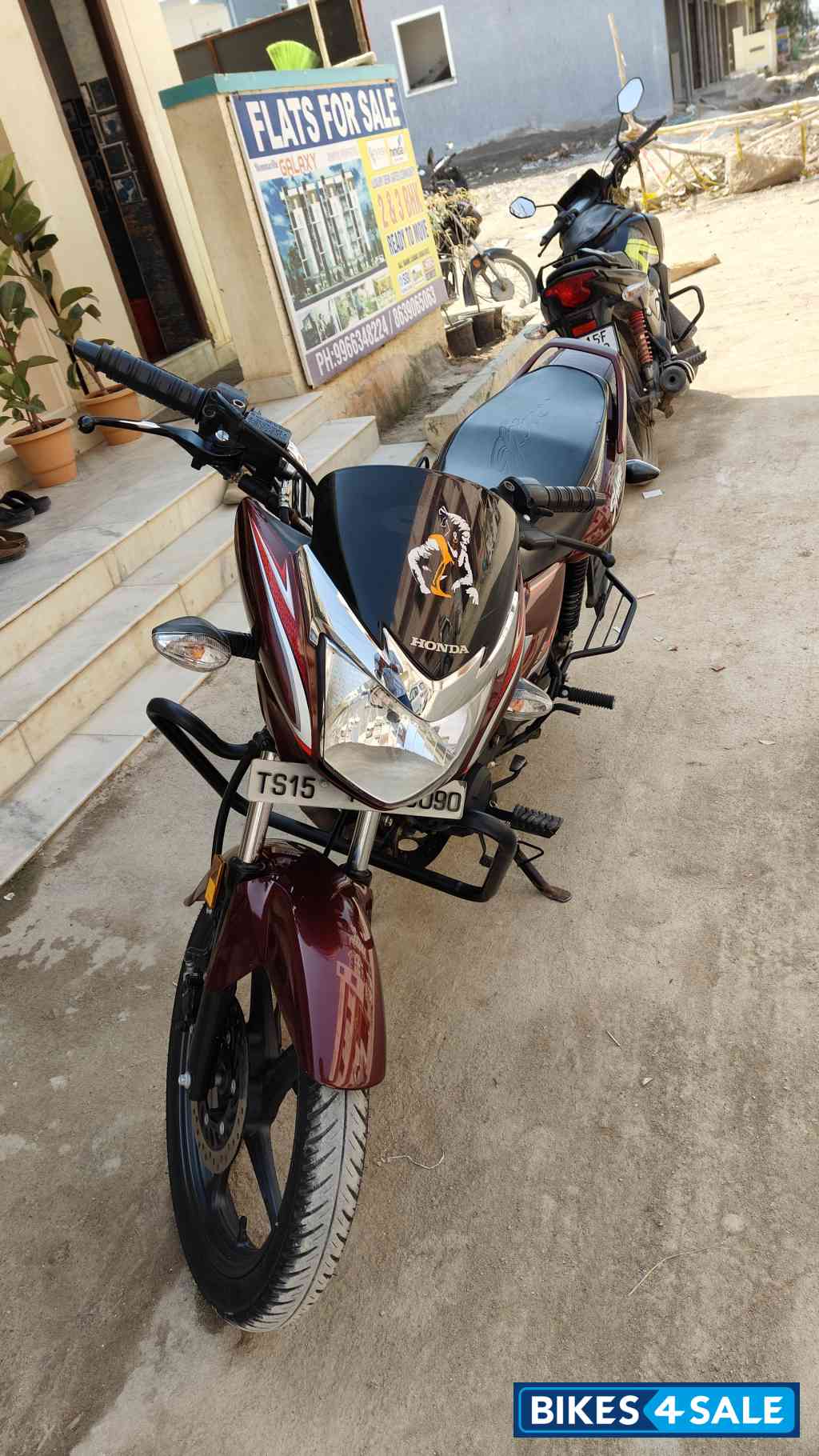 Red Honda Shine 125 Disc