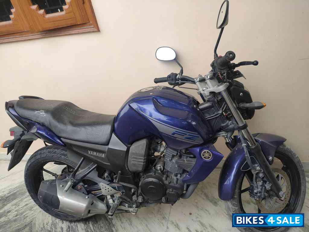 Blue Yamaha FZ16